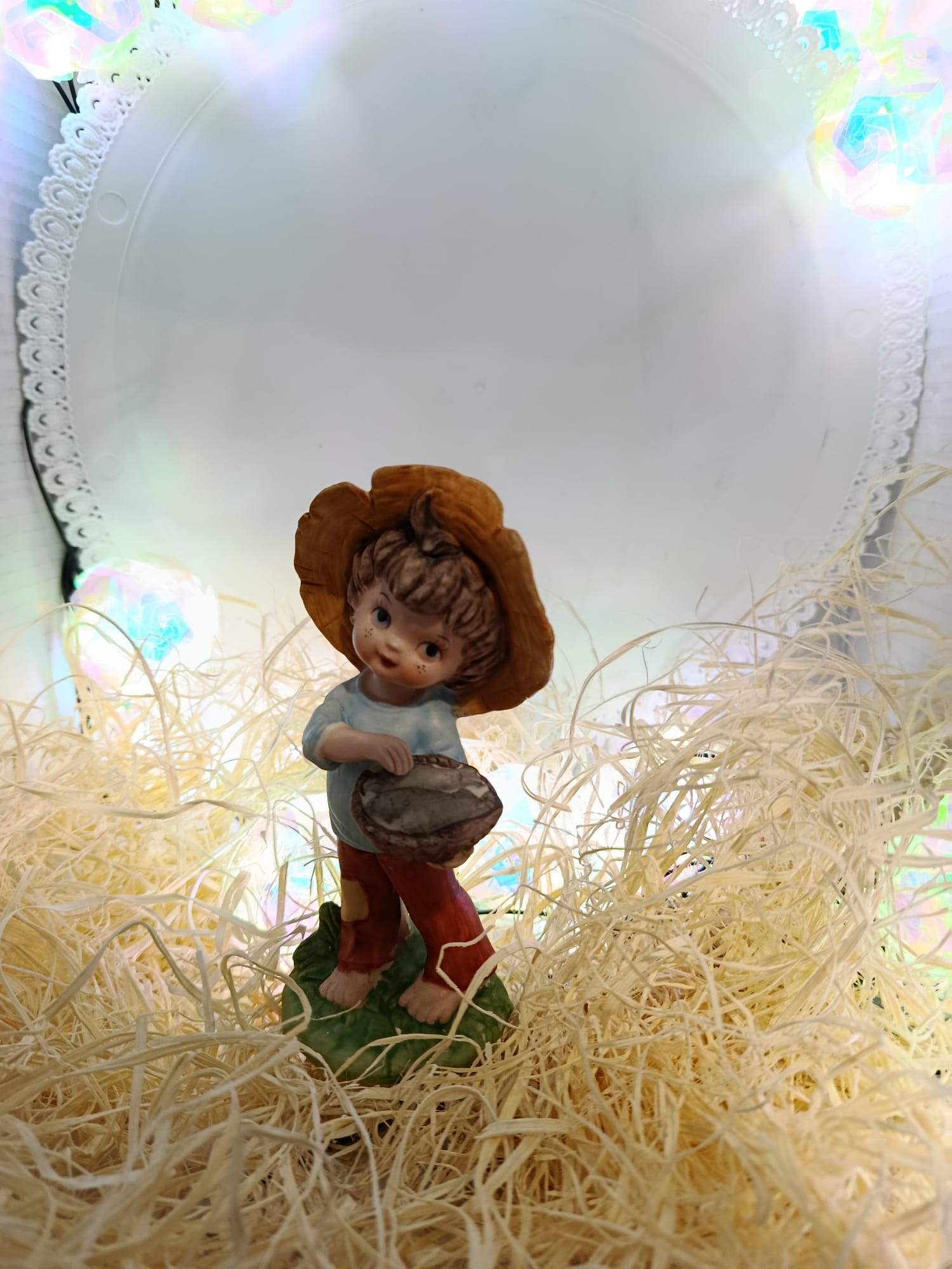 statuetta-bambino-contadino-con-cappello-di-paglia-ceramicaresina